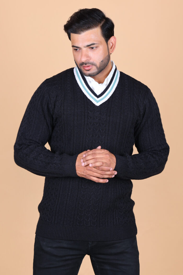 CABLE KNIT WITH STRPES IN NECKLINE V- NECK