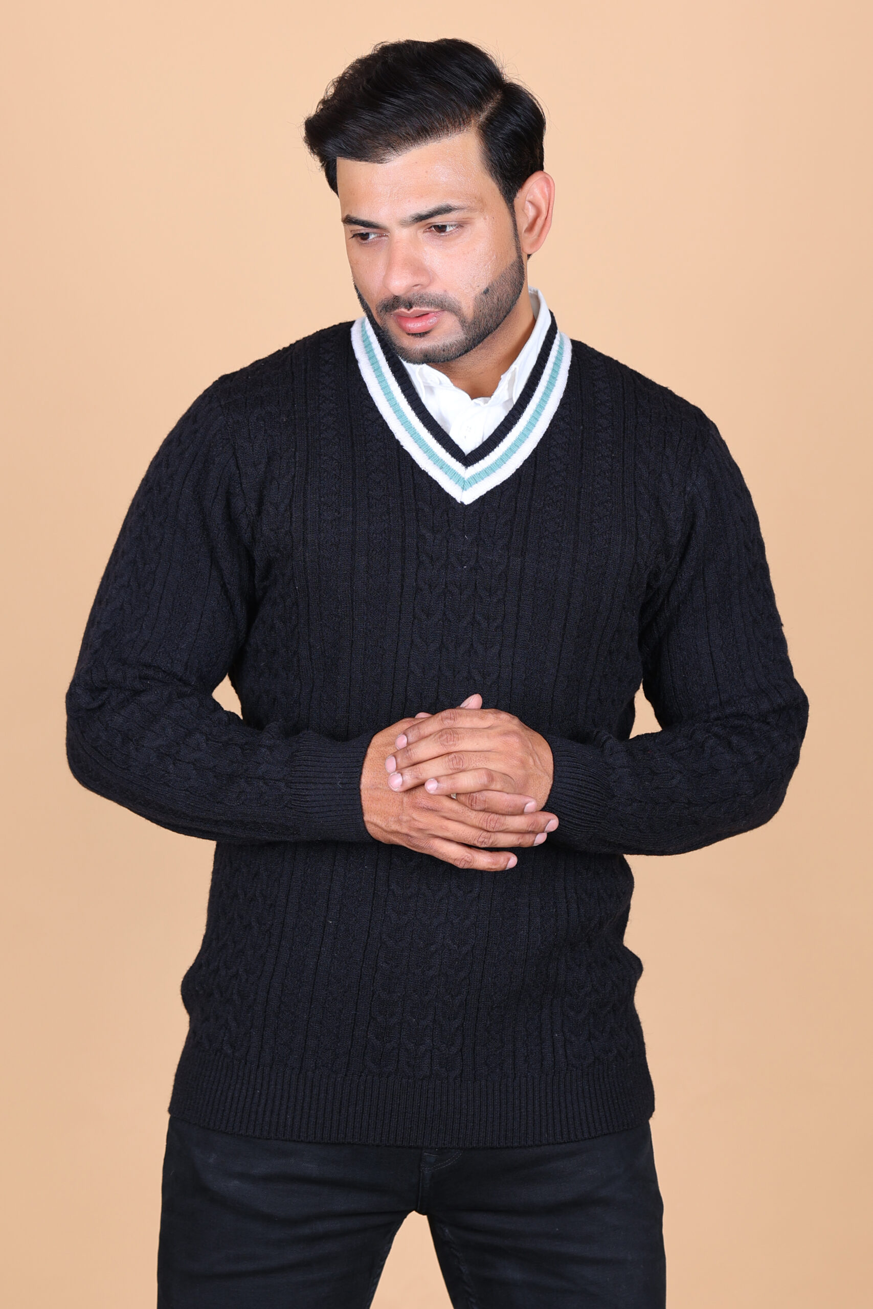 CABLE KNIT WITH STRPES IN NECKLINE V- NECK