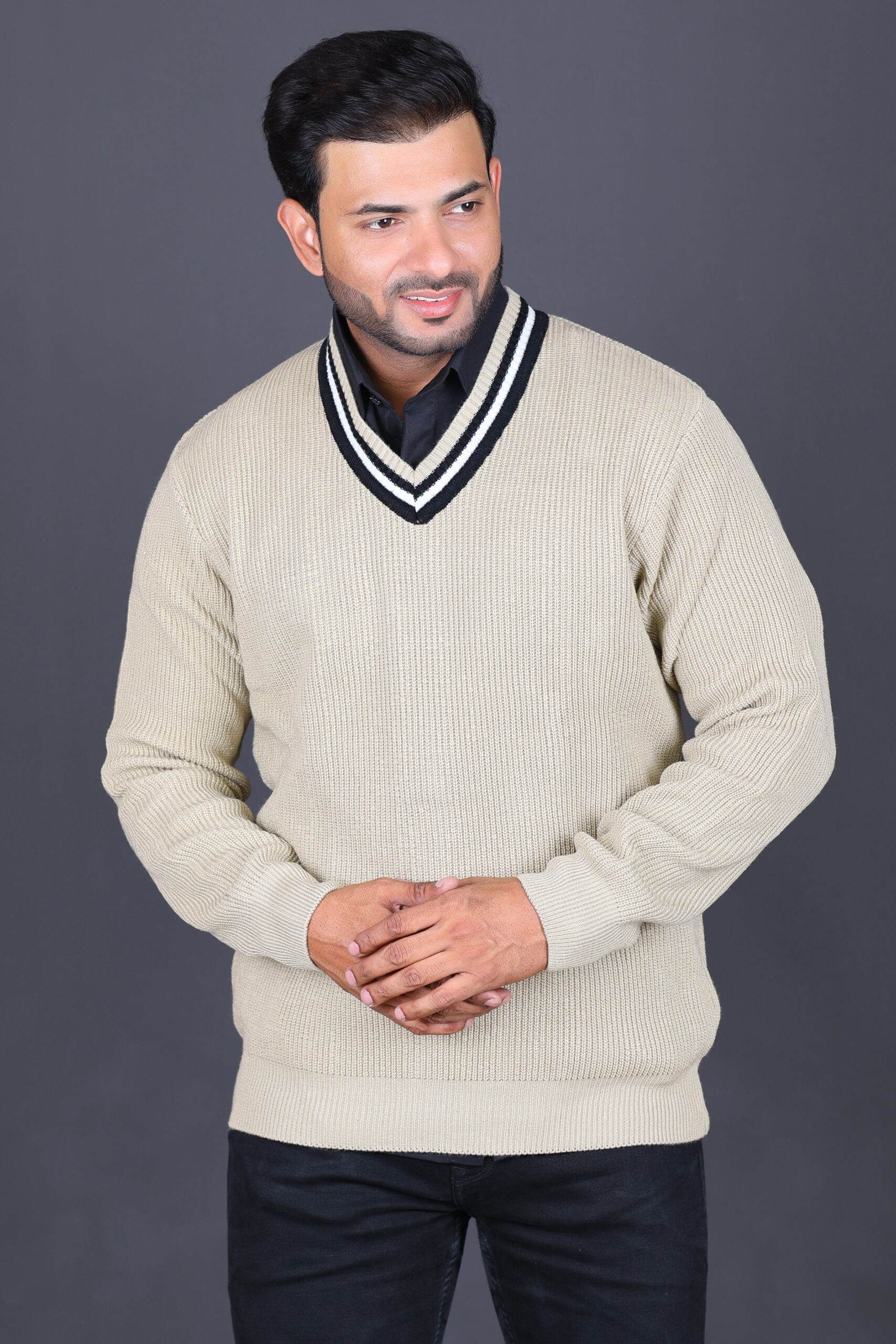 CABLE KNIITED PULLOVER V- NECK