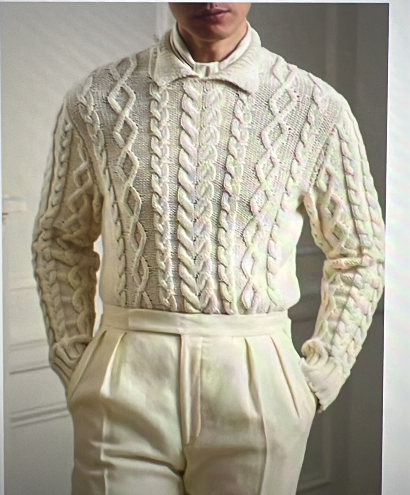 Irancable collar sweater